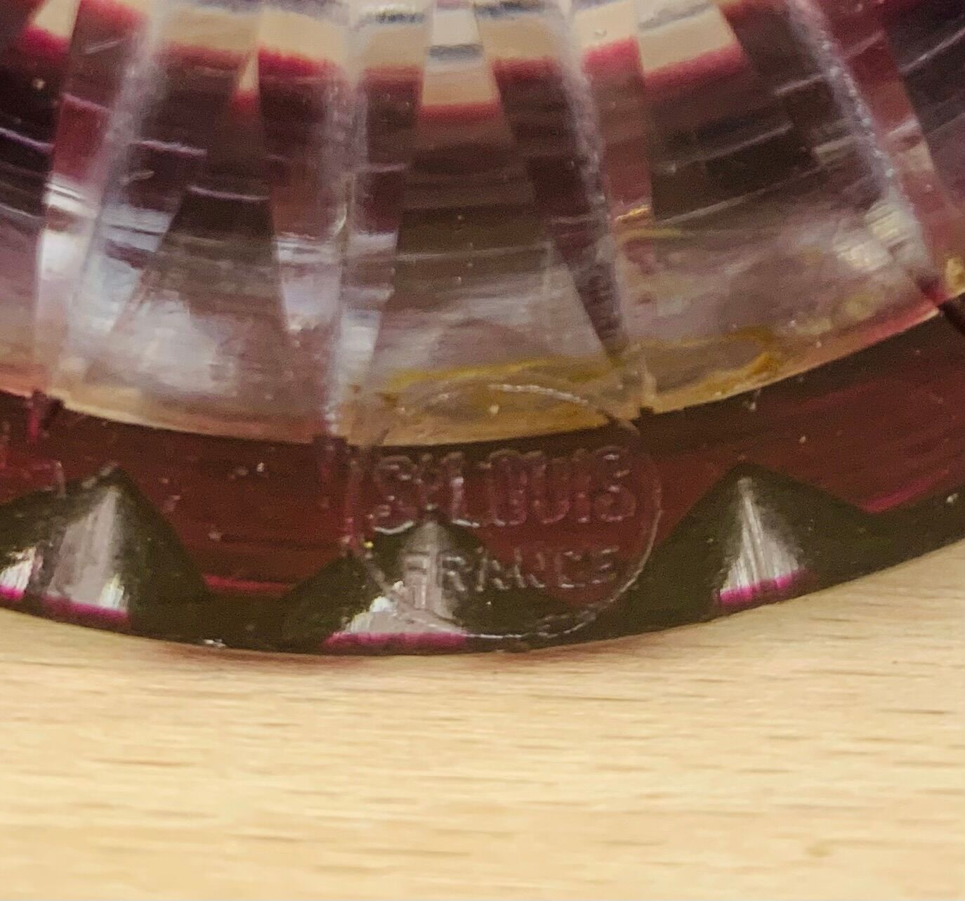 Crystal vase of Saint Louis red