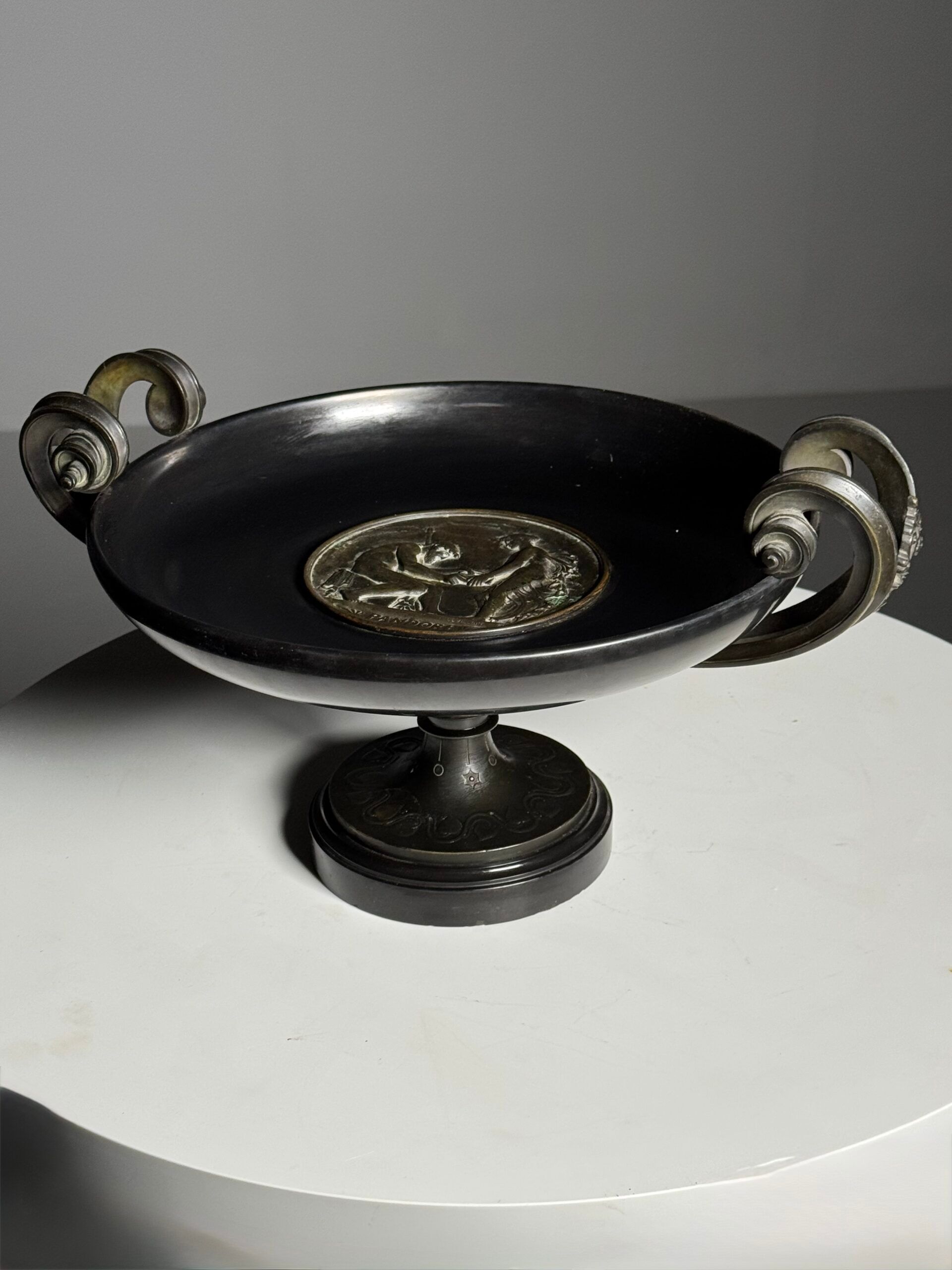 Tazza en bronze du 19ème siècle