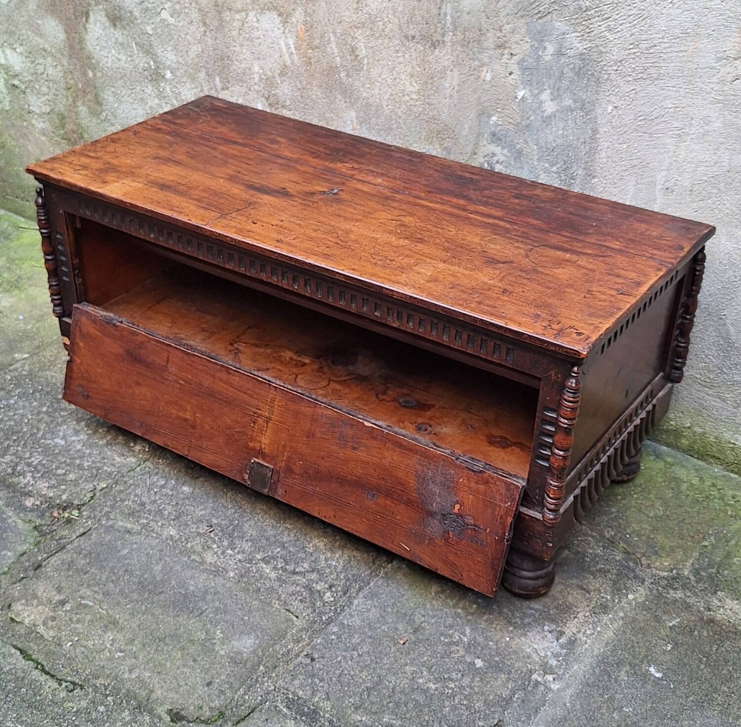 Coffre de mariage cassone en bois
