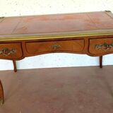 Bureau d'apparat de style Louis XV Dessus de cuir rouge XX siècle