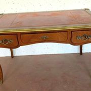 Bureau d'apparat de style Louis XV Dessus de cuir rouge XX siècle