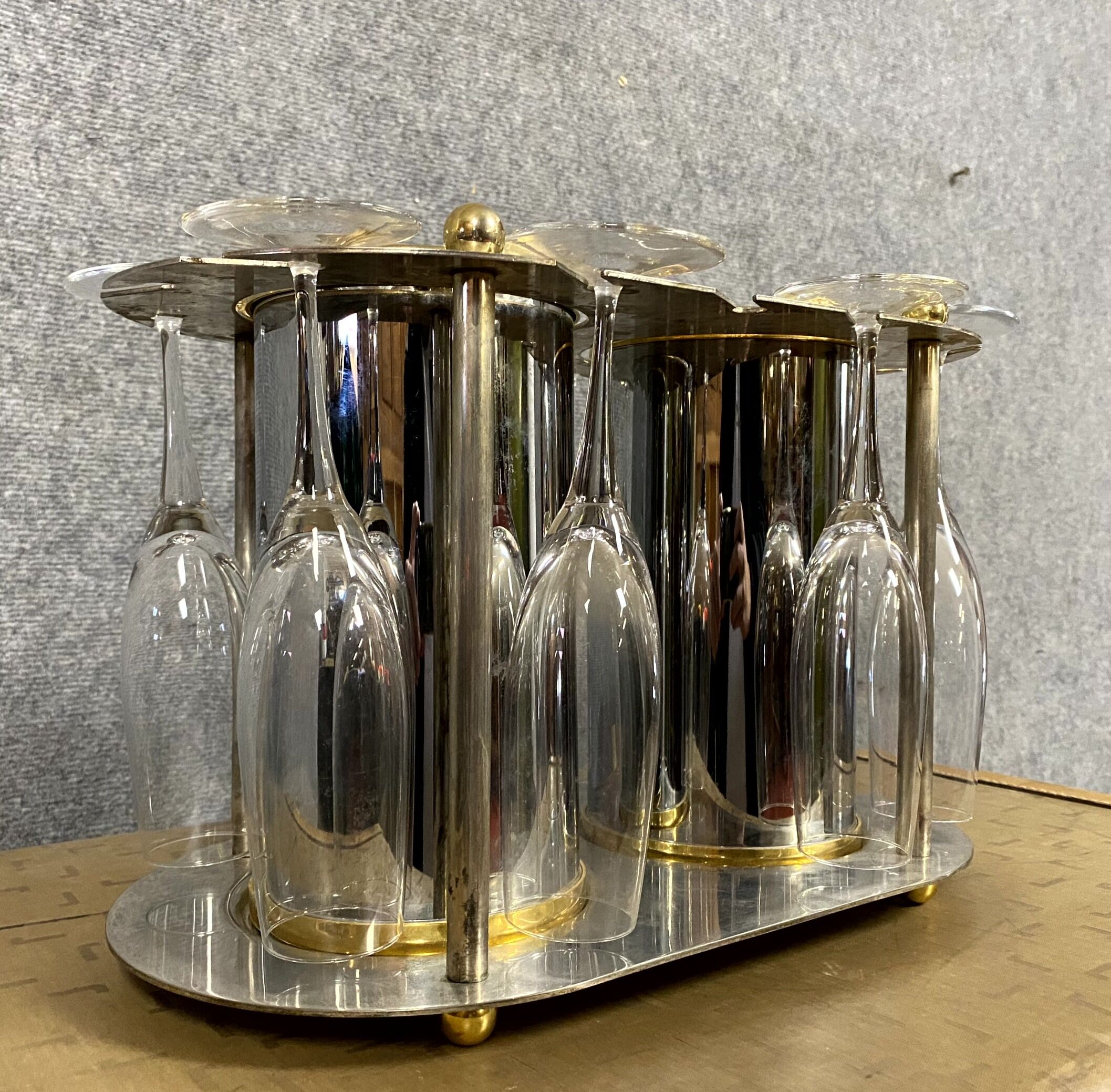 Champagne design refresher set with double vat in silver metal and brass