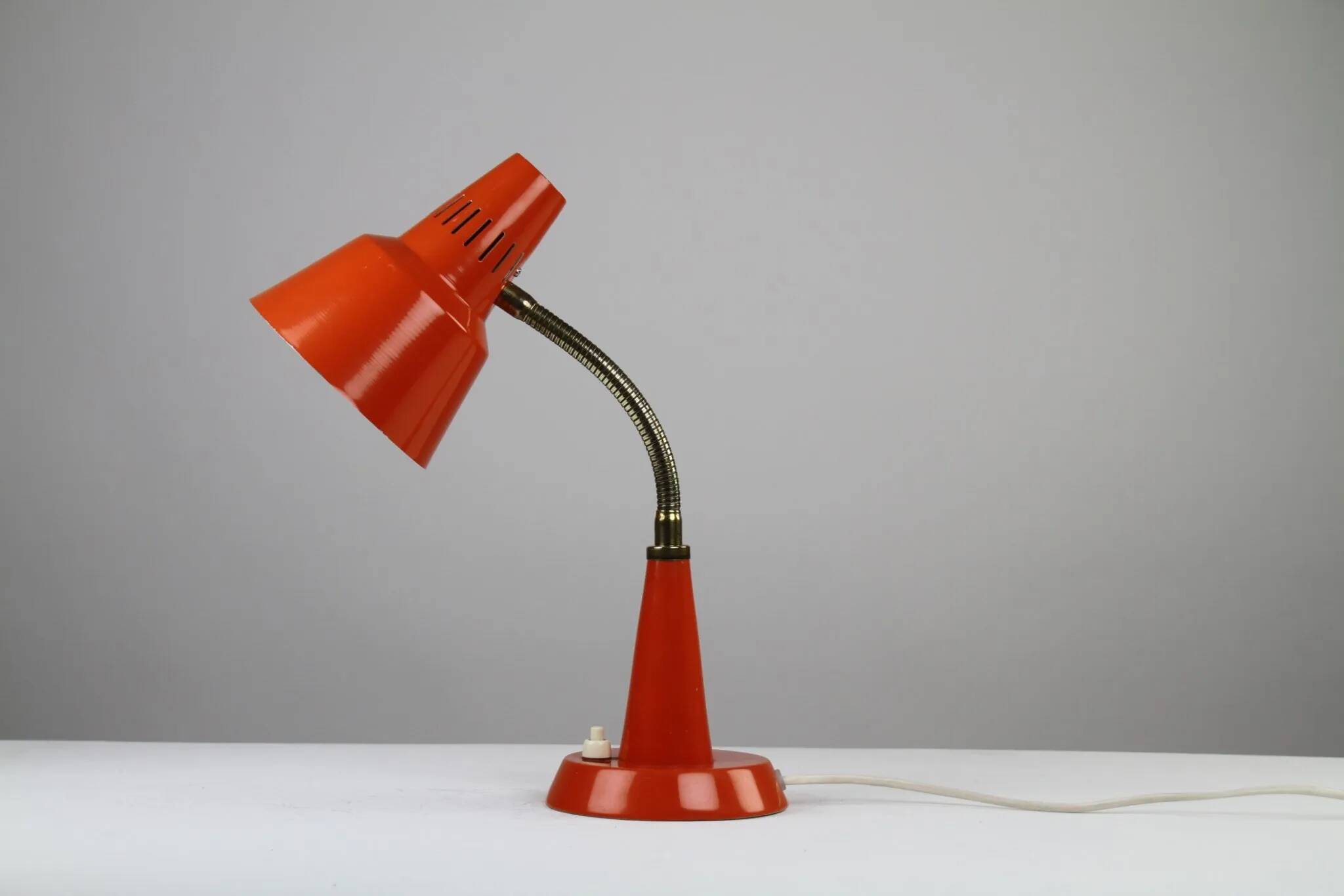 Gemi Model 600/5 Table or Desk Lamp – Swedish Modernism in Burnt Orange