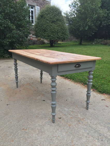 Farm table