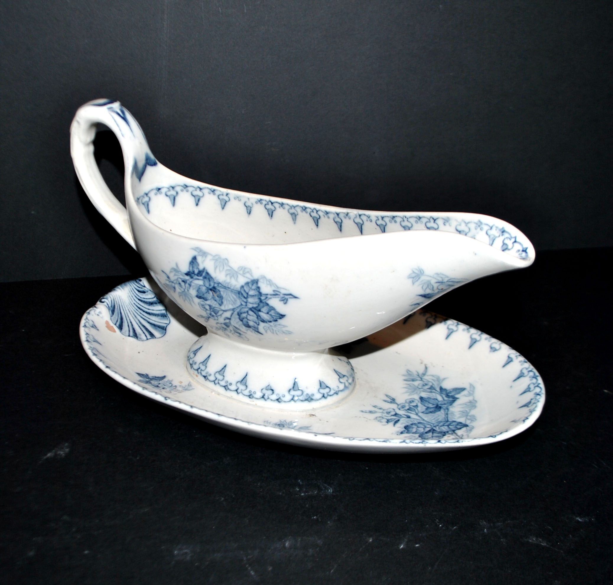 Sarreguemines Utschneider sauceboat Flore in blue floral earthenware
