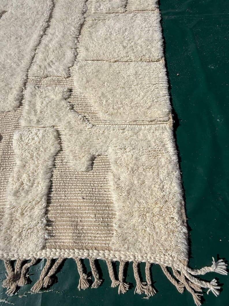 Handmade traditional wool rug size 2/3 m