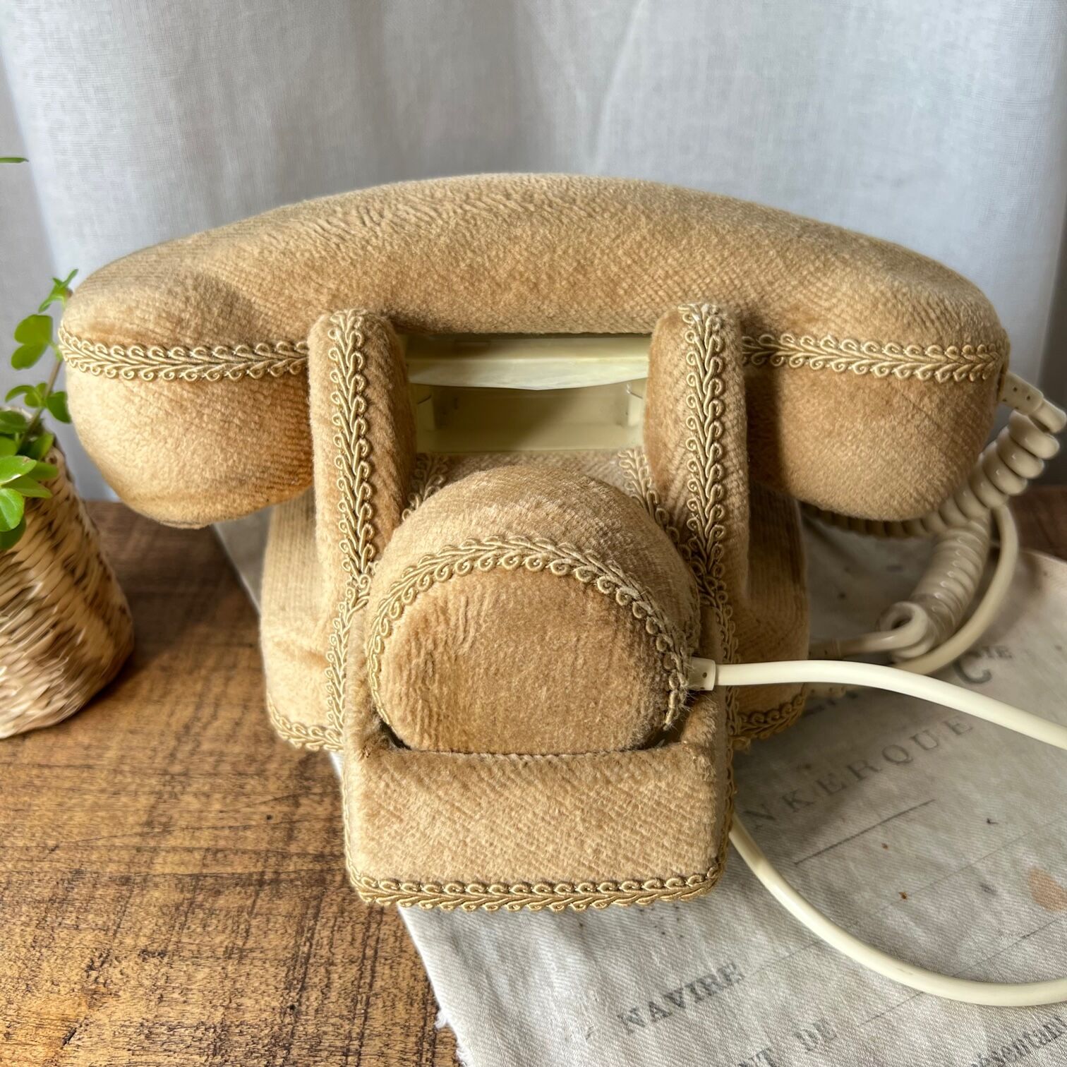 Vintage 1976 phone with cover