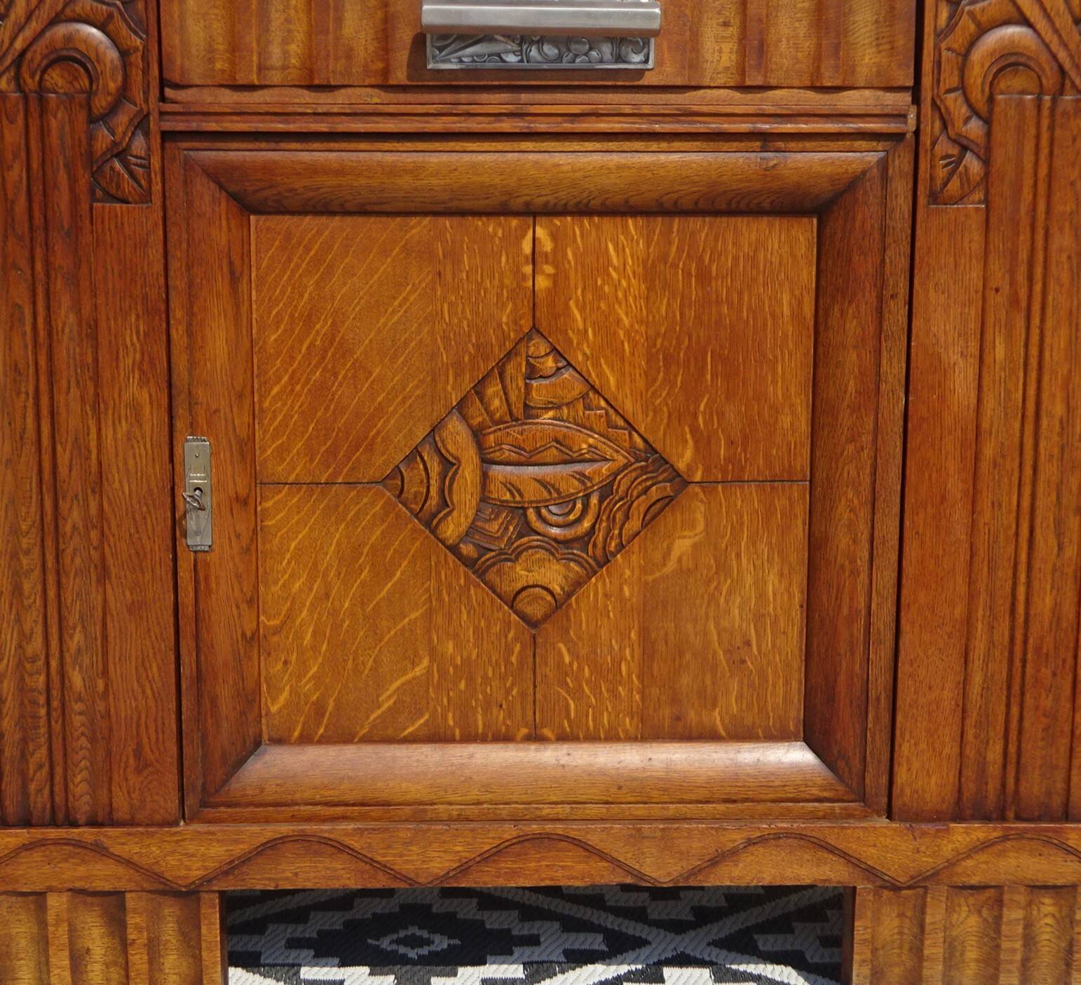 Ancien buffet en chêne et marbre, époque et style Art Déco
