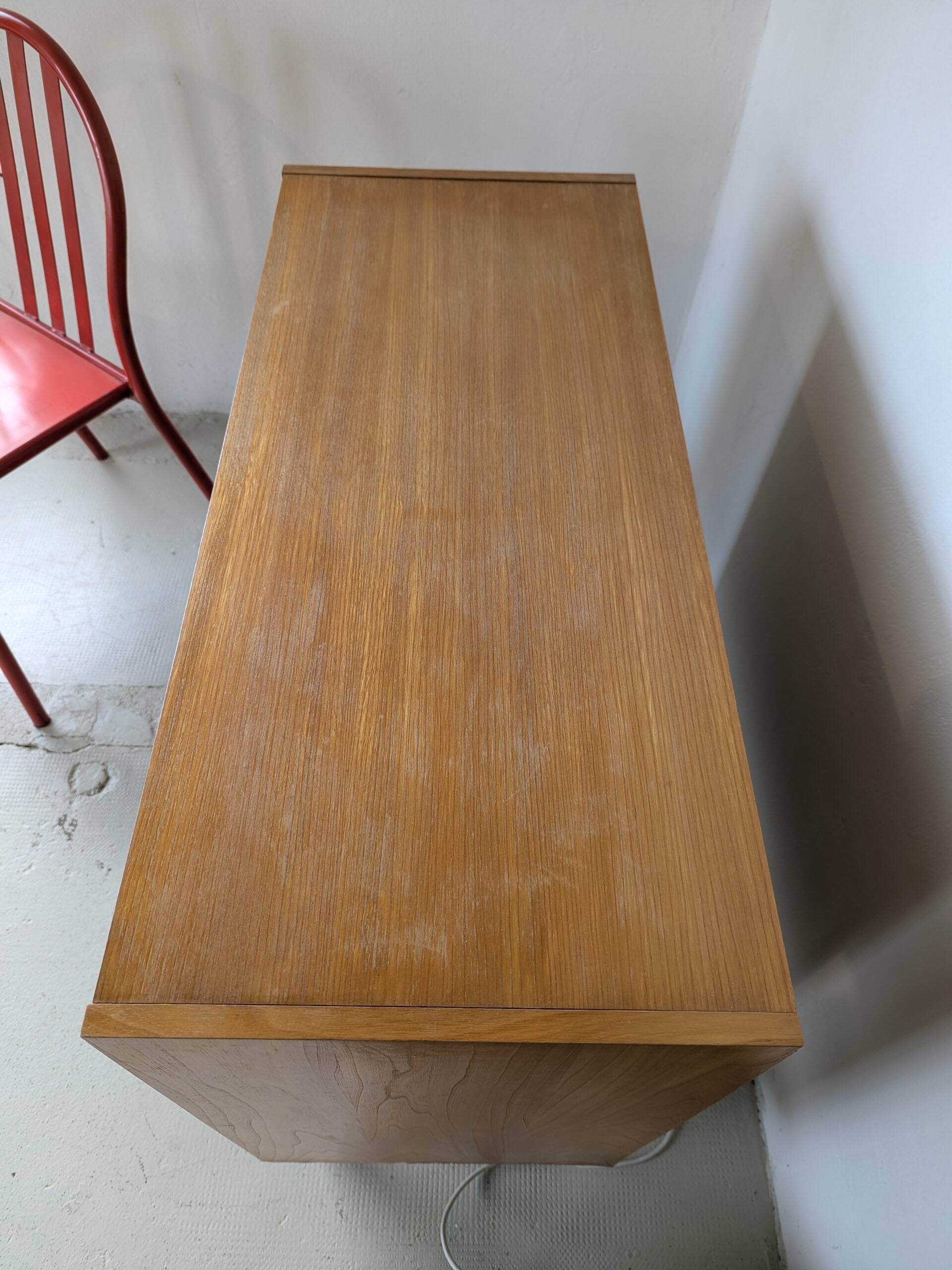 Vintage display cabinet in light wood, 1970s.