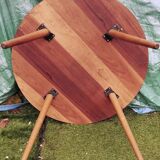 Round table resting on 4 unscrewable legs