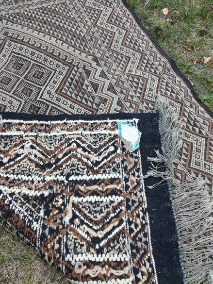 Old wool carpet - 120x185cm