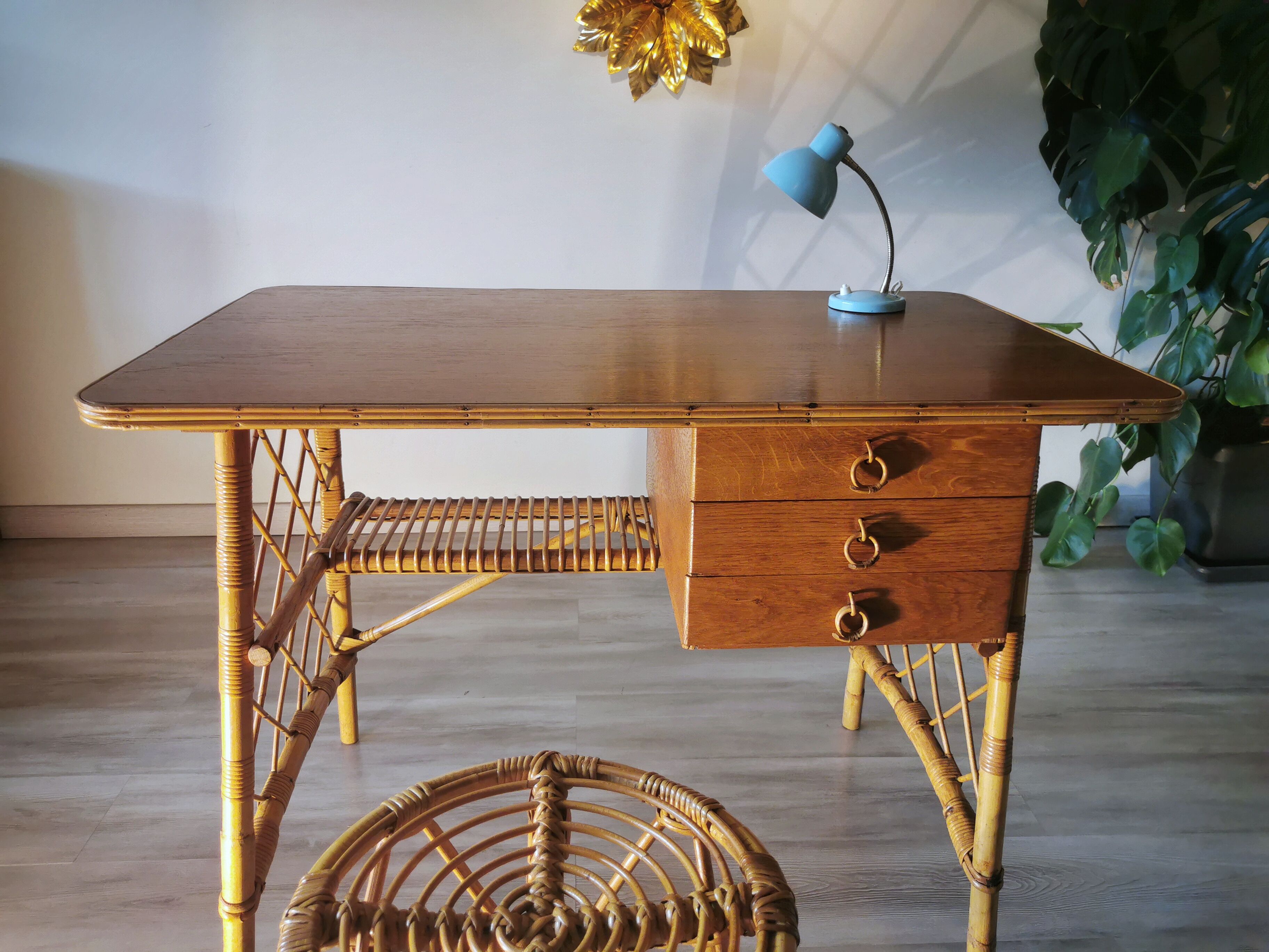 Louis Sognot desk and his stool, in rattan, 1960