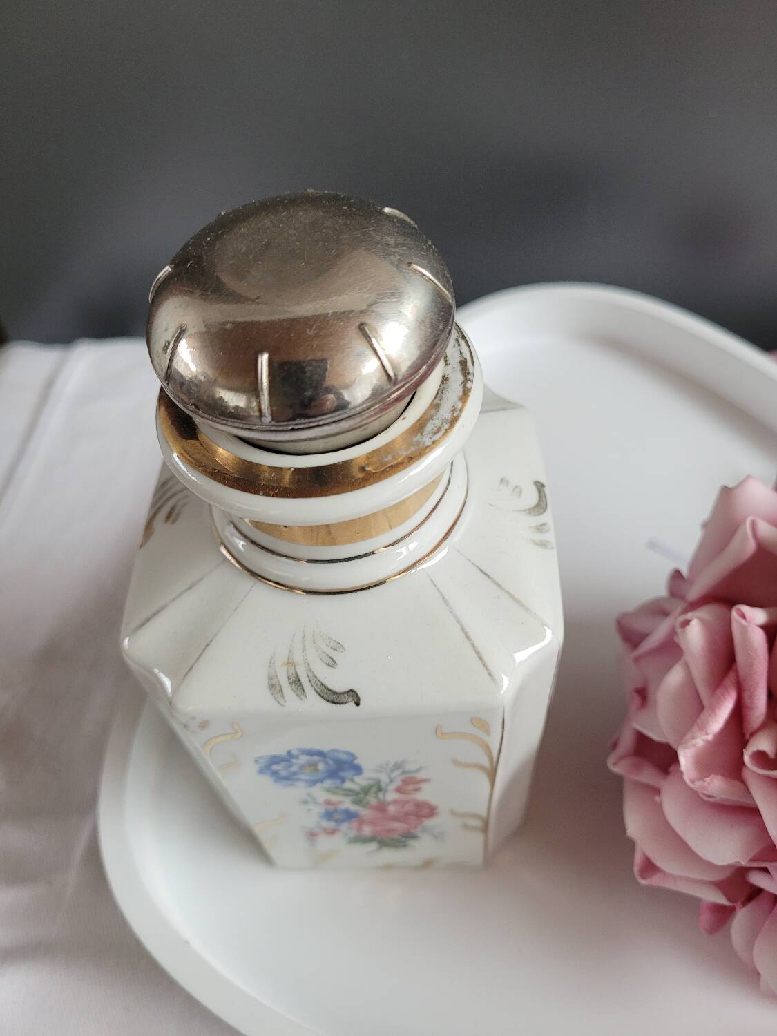 Perfume bottle