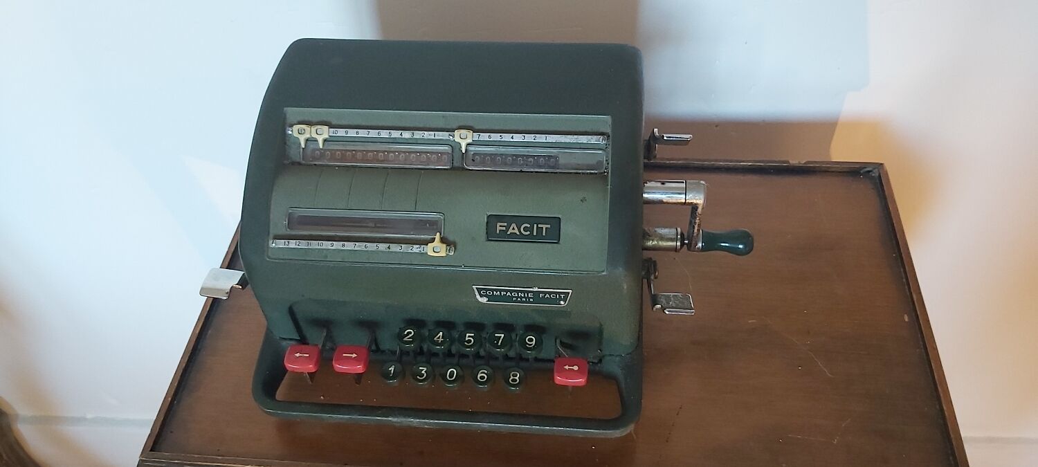 FACIT Vintage Calculator