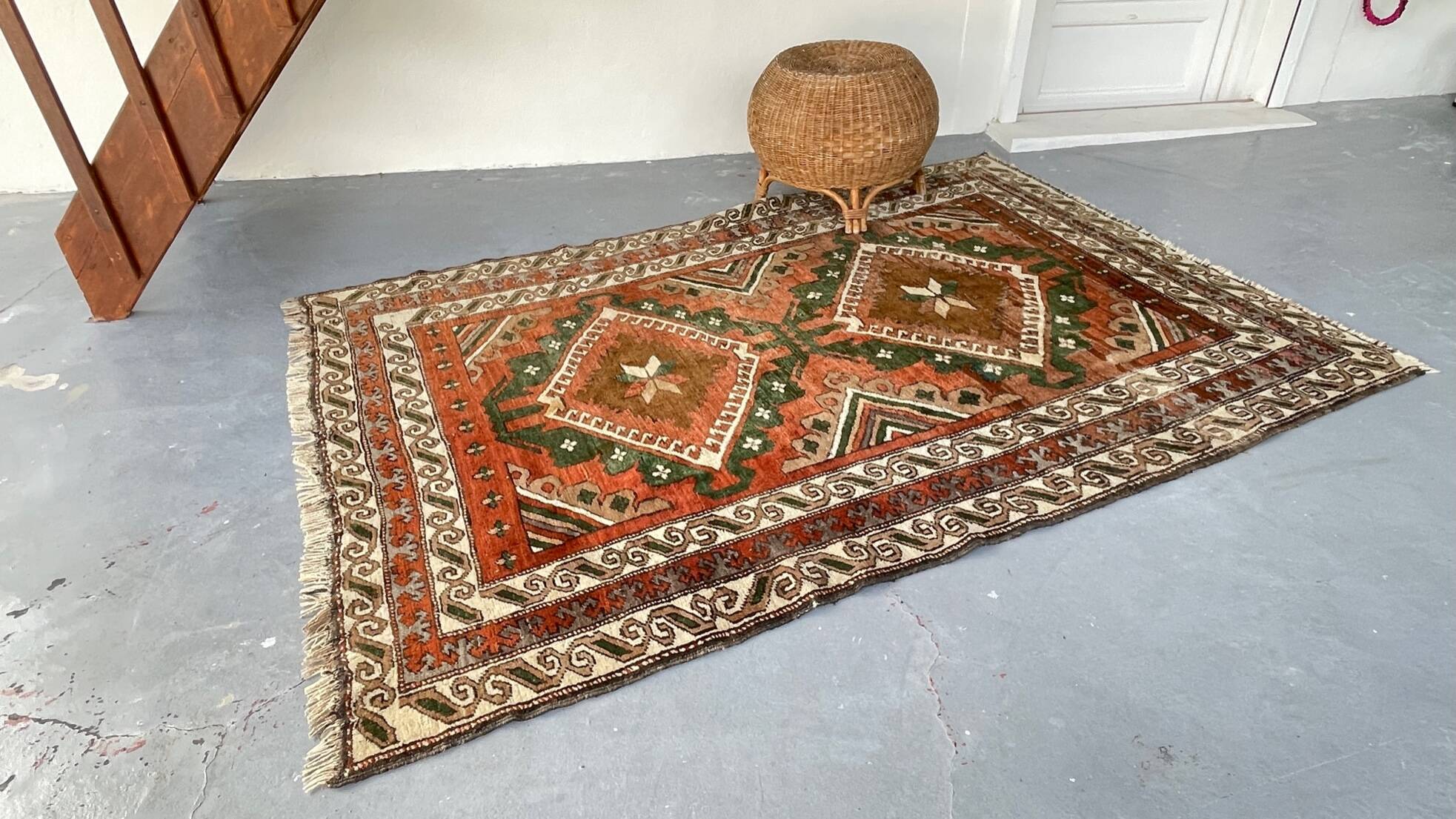 Vintage pure wool handcrafted oriental rug - 143cm x 208cm