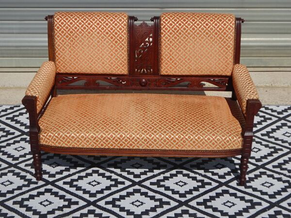 Ancienne banquette en bois et velours