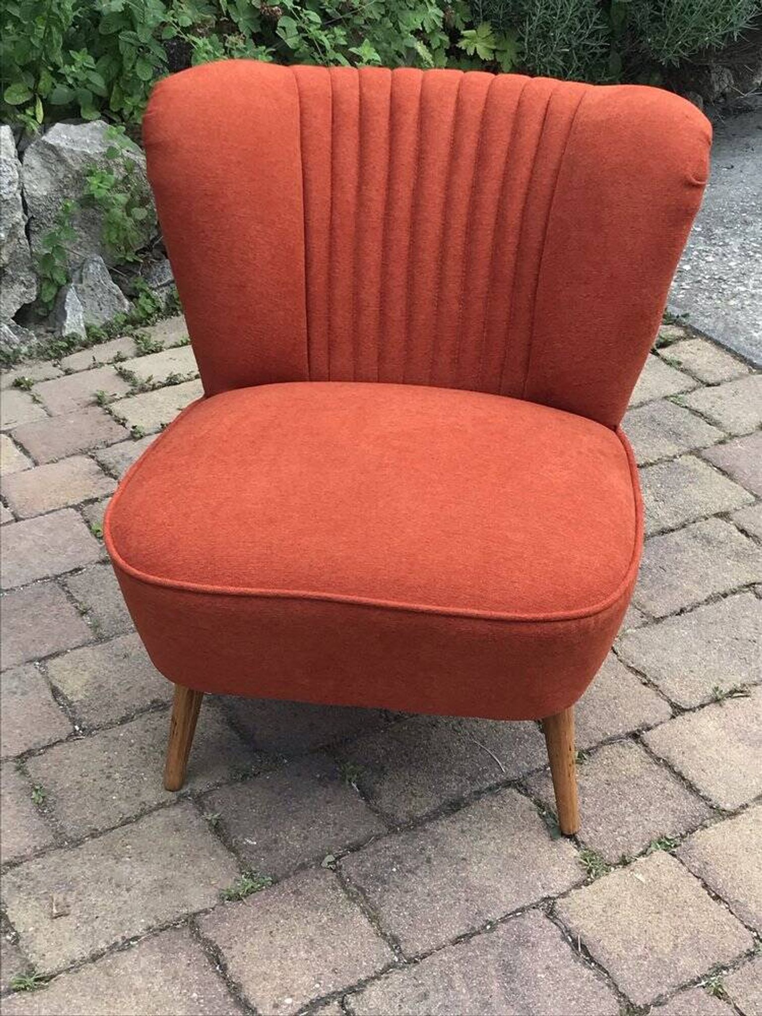 Set of 2 purple cocktail chairs in solid beech, Mid-Century style from the 1960s.