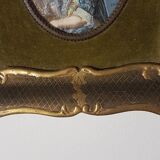 Rectangular frame in gilded wood, green velvet background with domed plastic glass