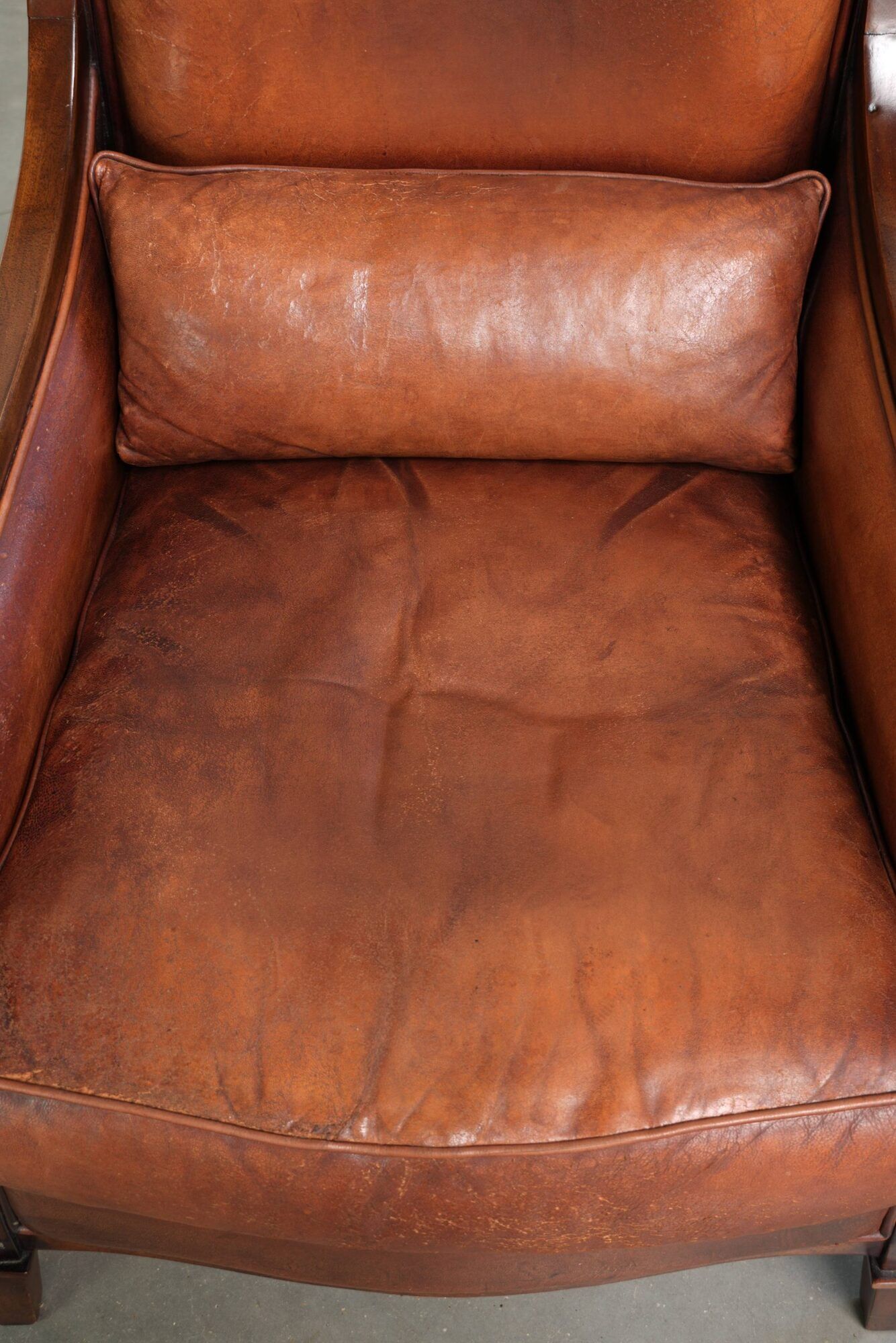 Sheepskin Art Deco design armchair with a comfortable seat and warm colours