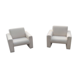Artifort Series 691 chairs in white wool