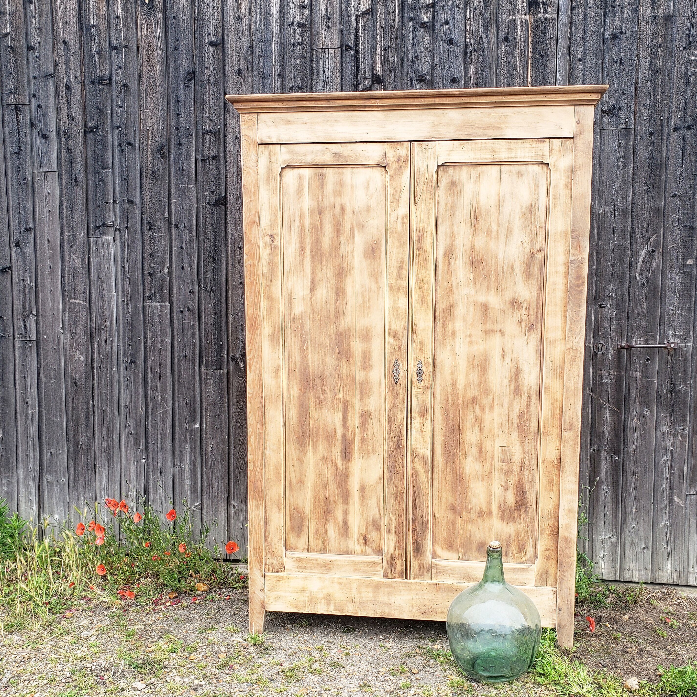 Parisian wardrobe wood in the rough "skirts"