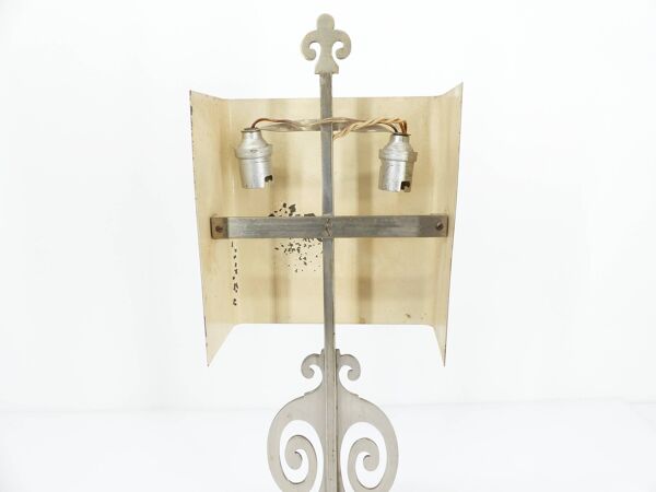 Lampe de table néoclassique en métal brossé, dans le goût Maison Charles