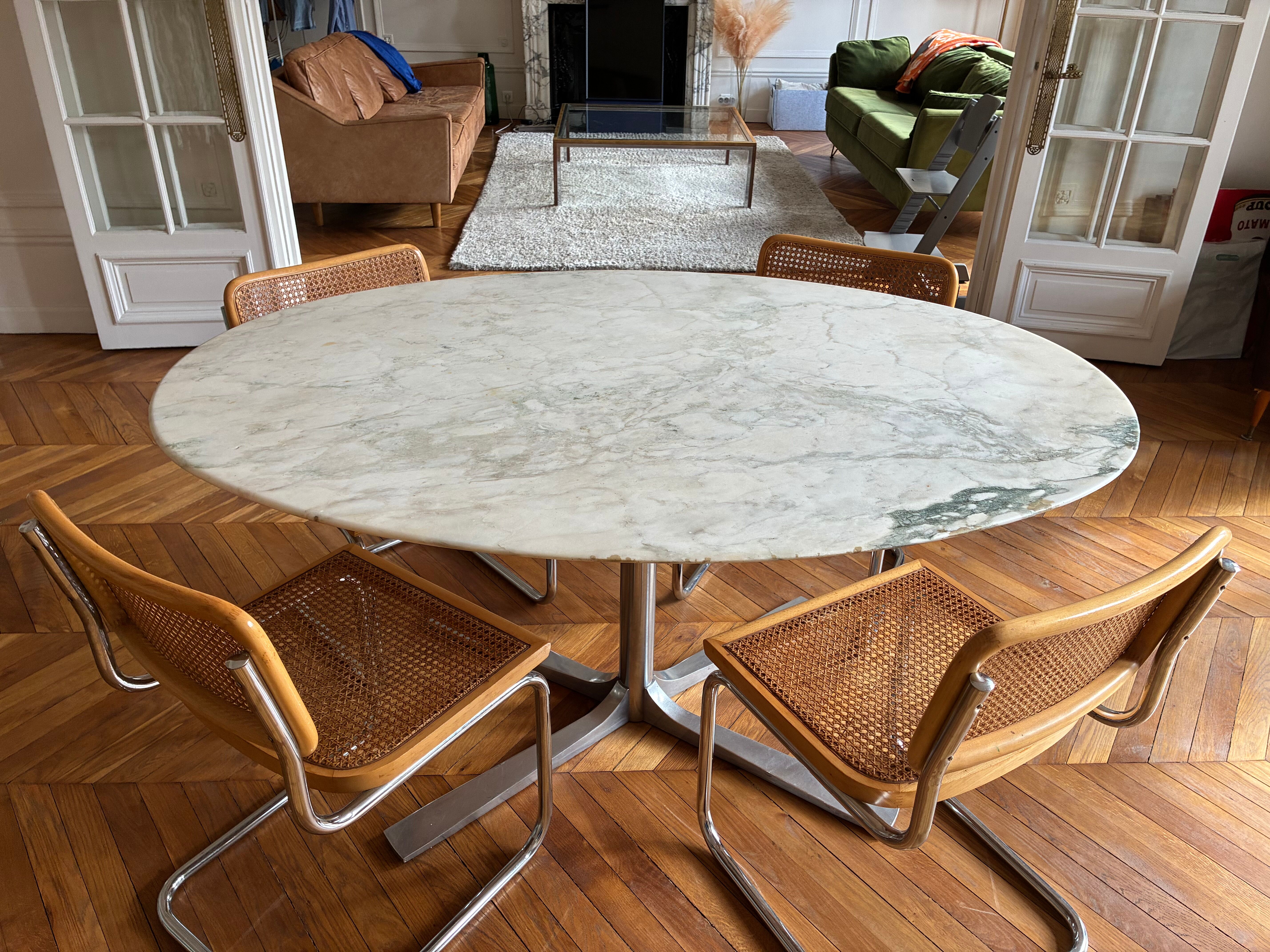 Table ovale en marbre vintage