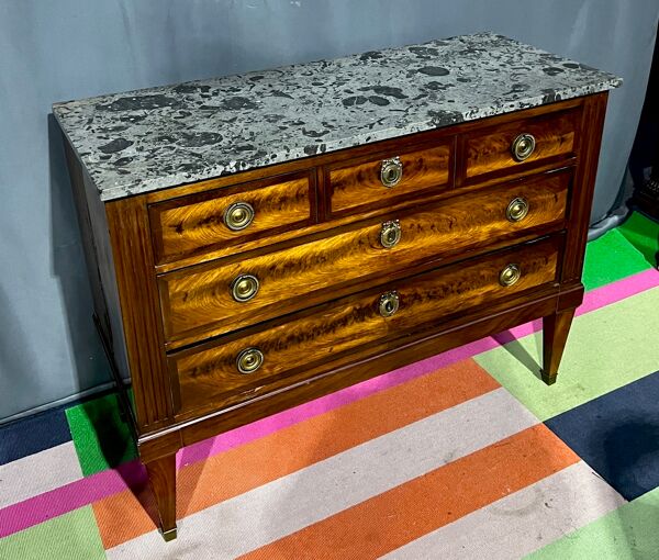 Commode de style Louis XVI