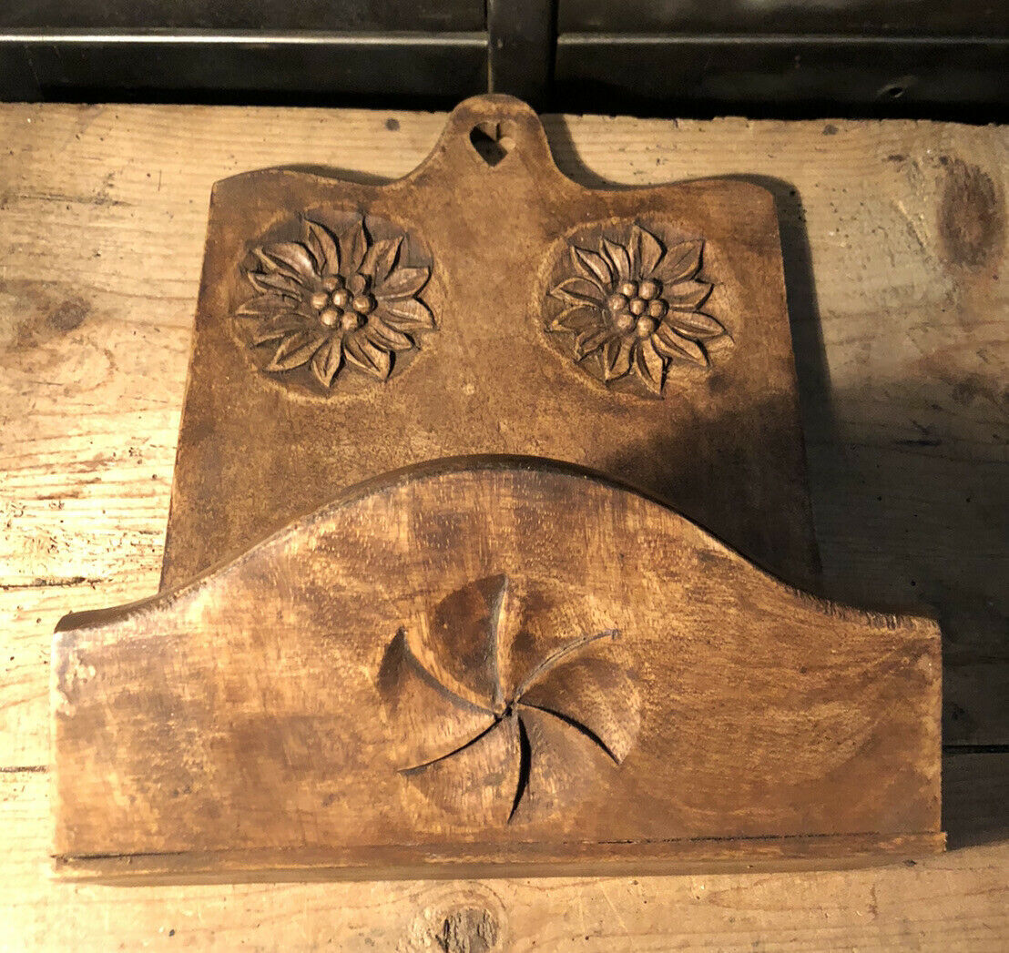 Porte objets mural sculpté en bois par Les sculpteurs du lac