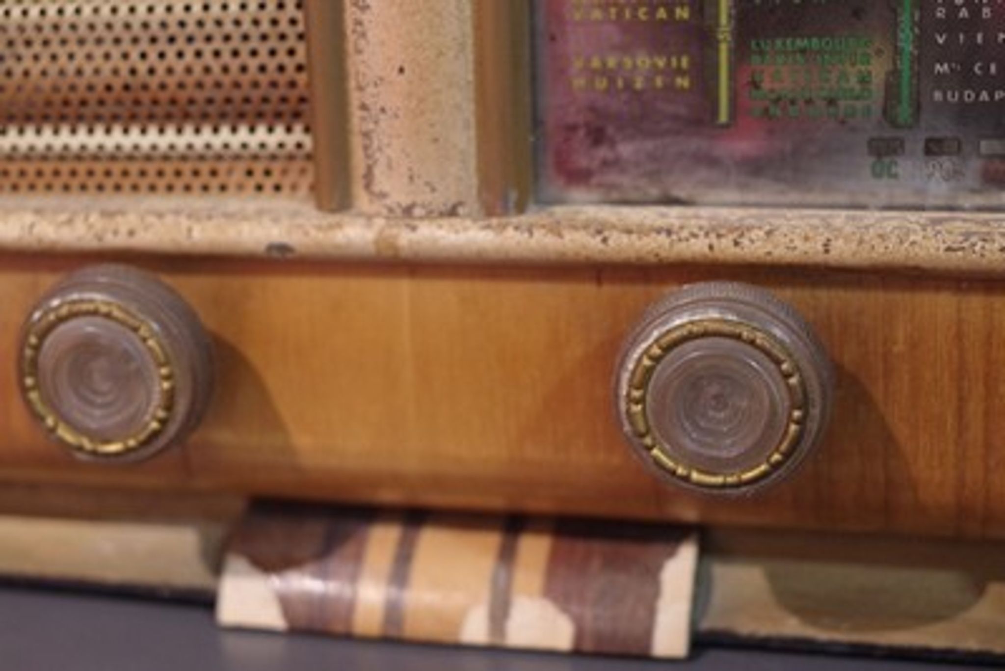 TSF radio station and built-in disc turntable model "reela prestige" 1948
