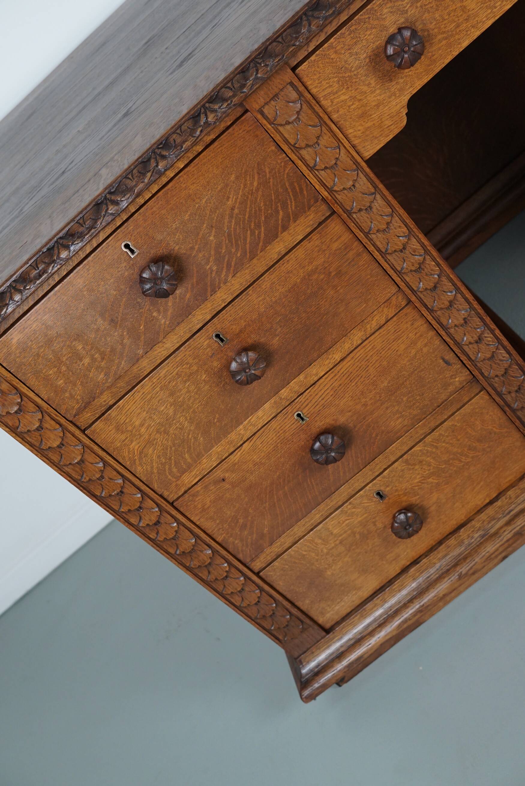 Bureau / Comptoir de Magasin Antique Art Nouveau en Chêne Sculpté, Pays-Bas, Début du 20ème Siècle