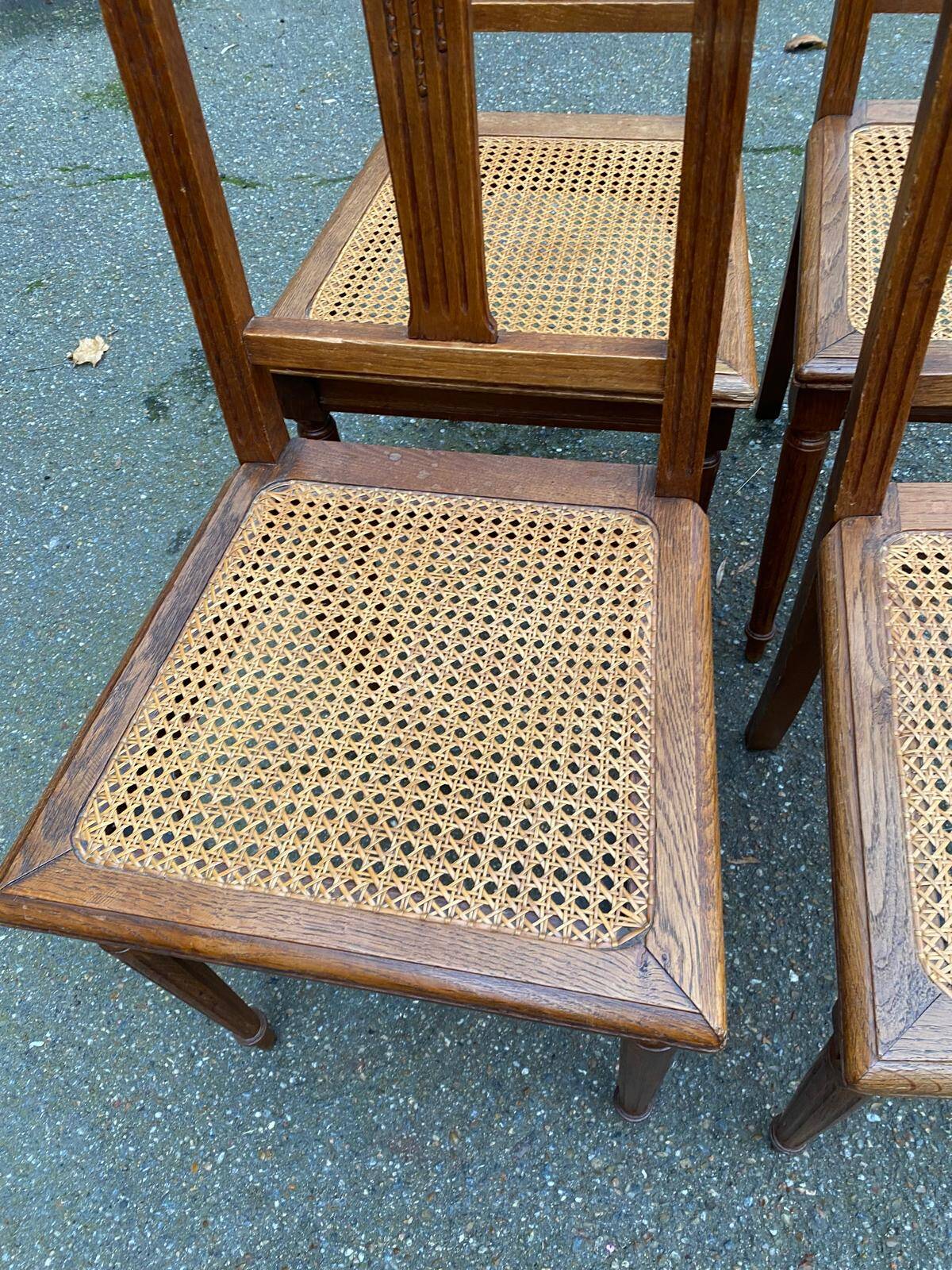 4 chaises art déco chêne massif cannées 1950 avec pieds ronds