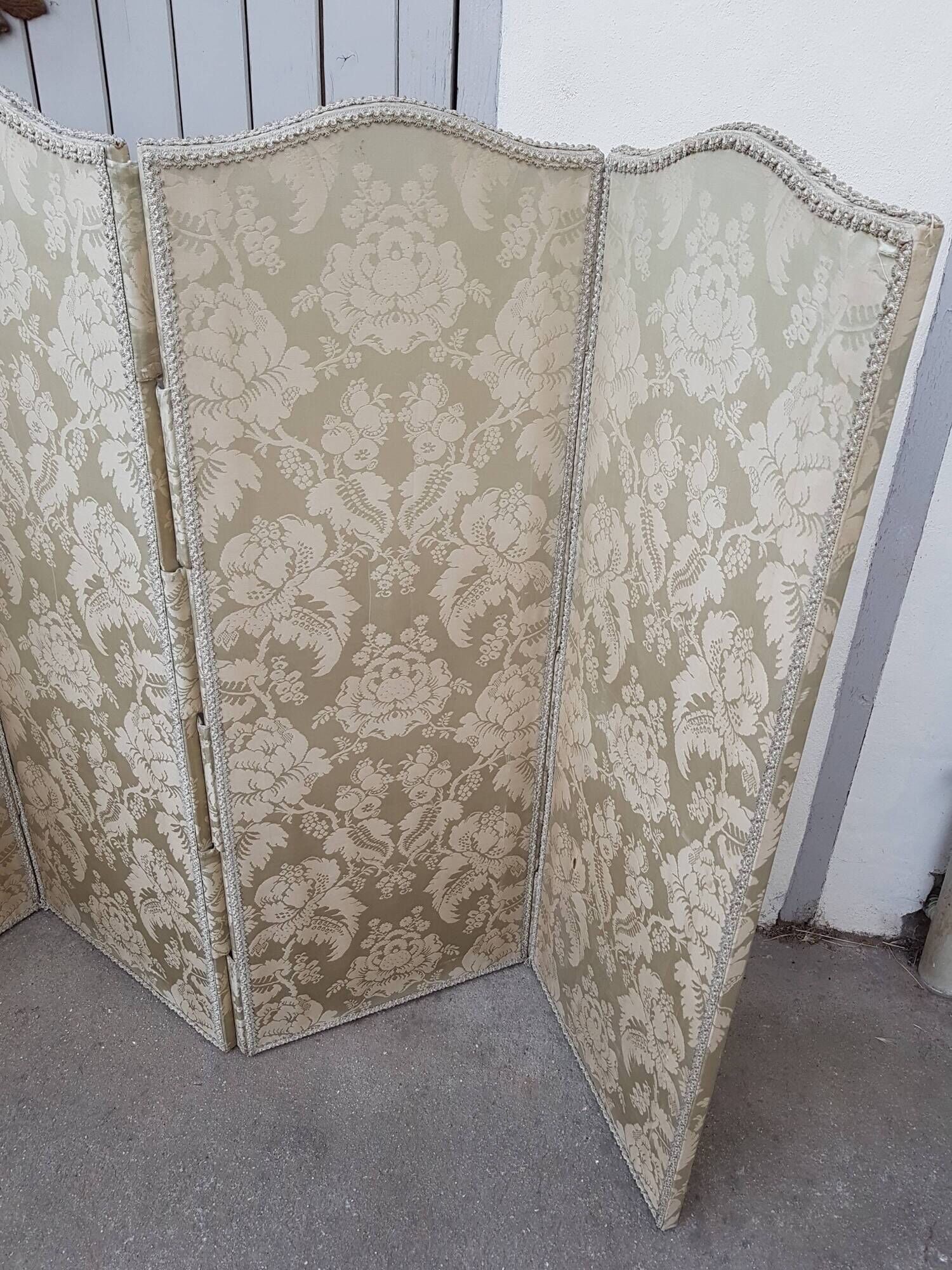 Paravent 4 volets style louis XVI tissu aux motifs floraux