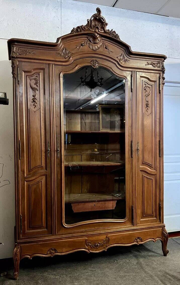 Library in Louis XV Rocaille style in carved walnut