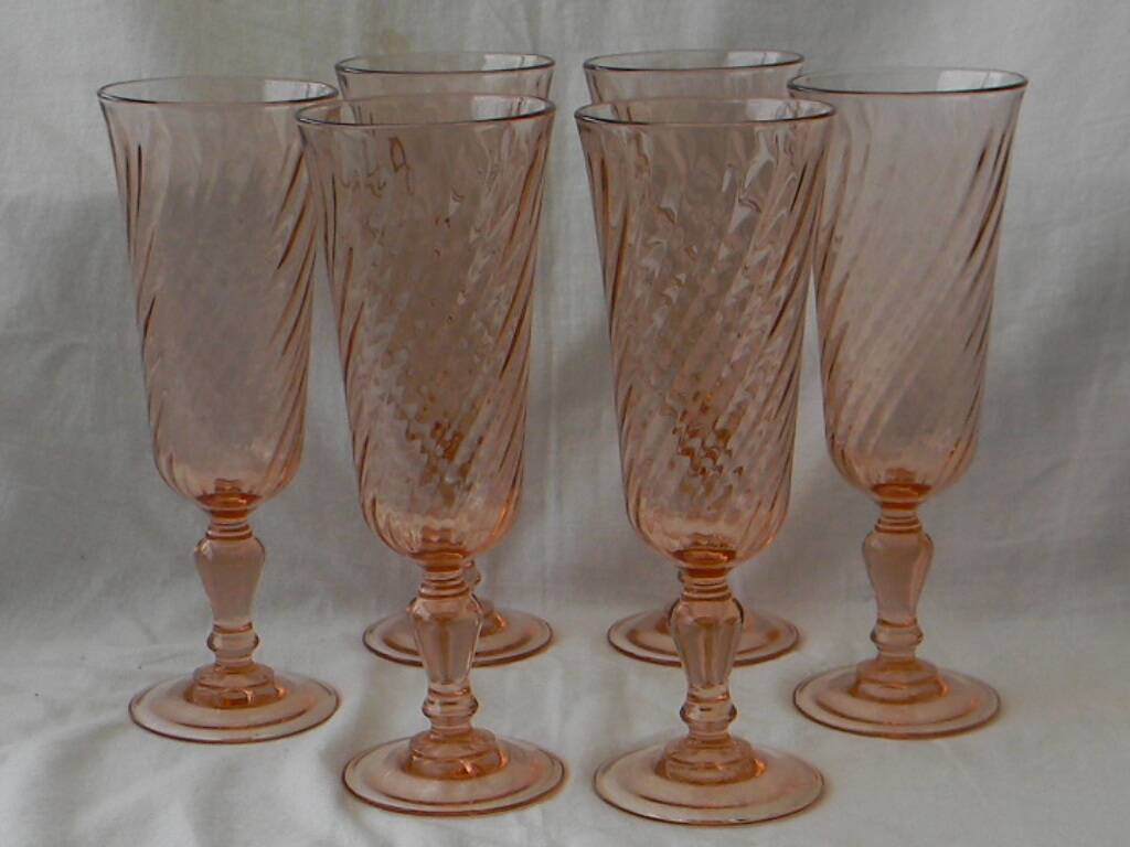 Set of 6 luminarc rosaline glass champagne flutes.