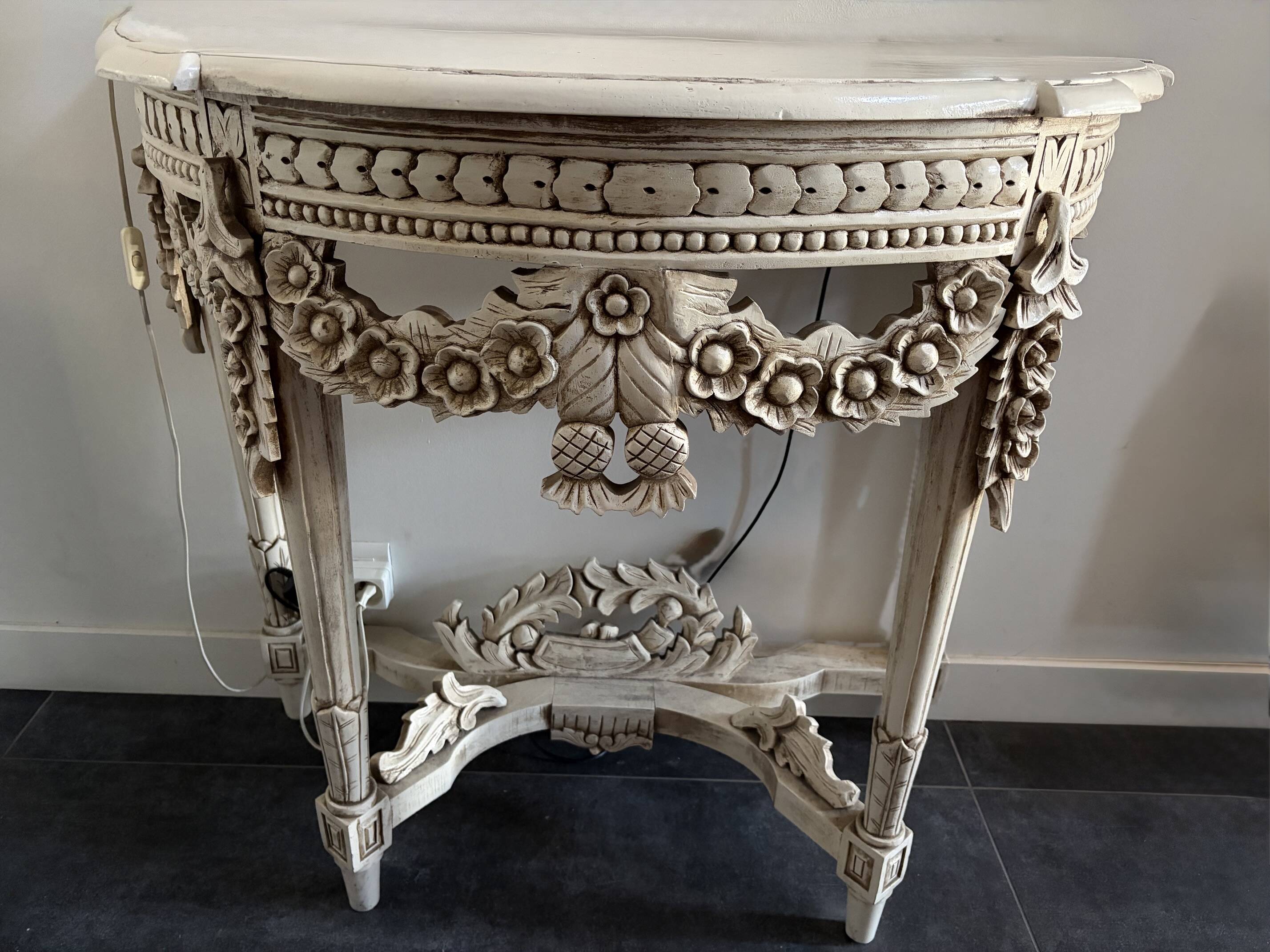 Indonesian crafts console