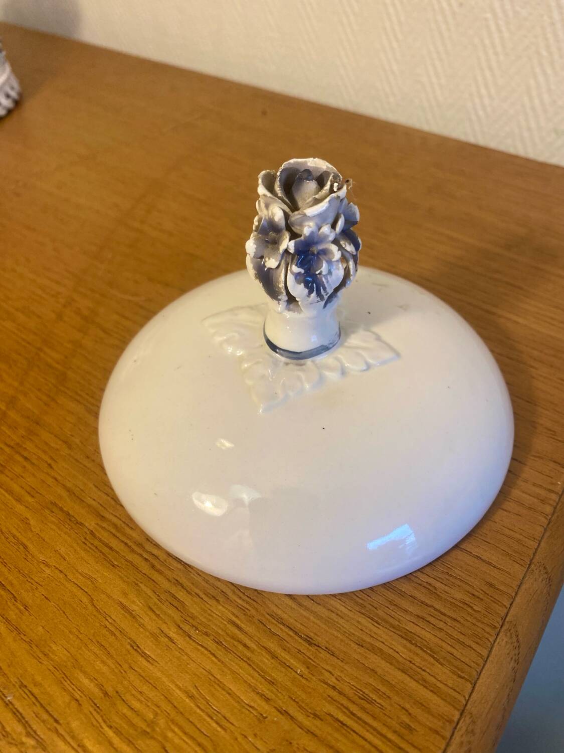 Antique porcelain sweet box from the late 19th century.