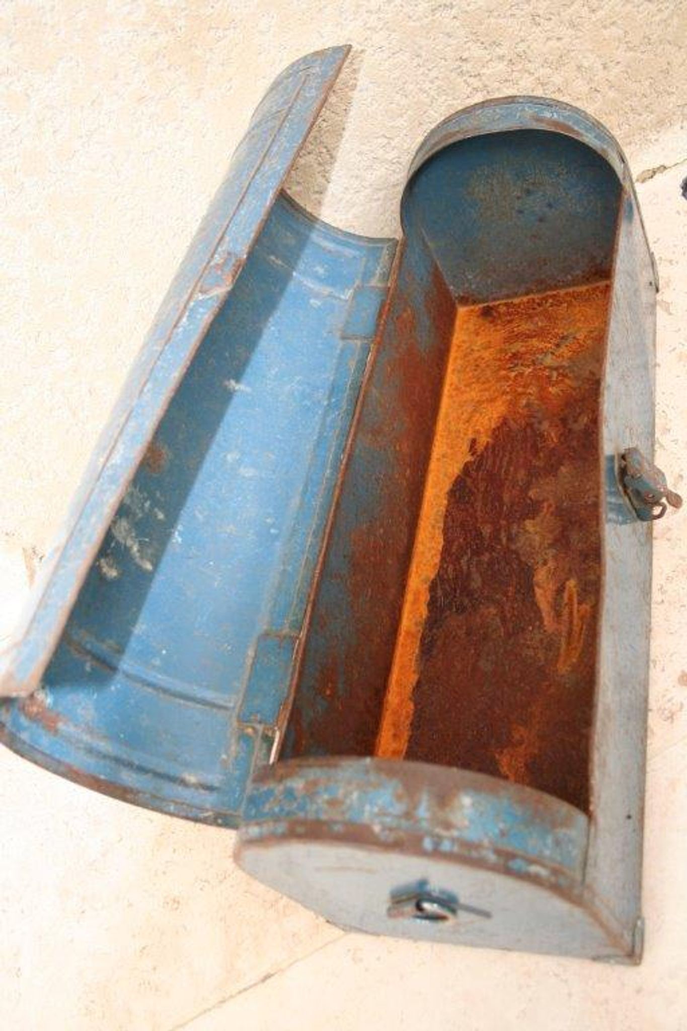 Toolbox (Groundhog) plumber metal away for storage, magazines poerte, gardener or other decoration industrial