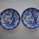 Paire de déjeuners anciens en porcelaine blanche à décor japonisant bleu