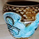 Vases plants in ancient dabbling