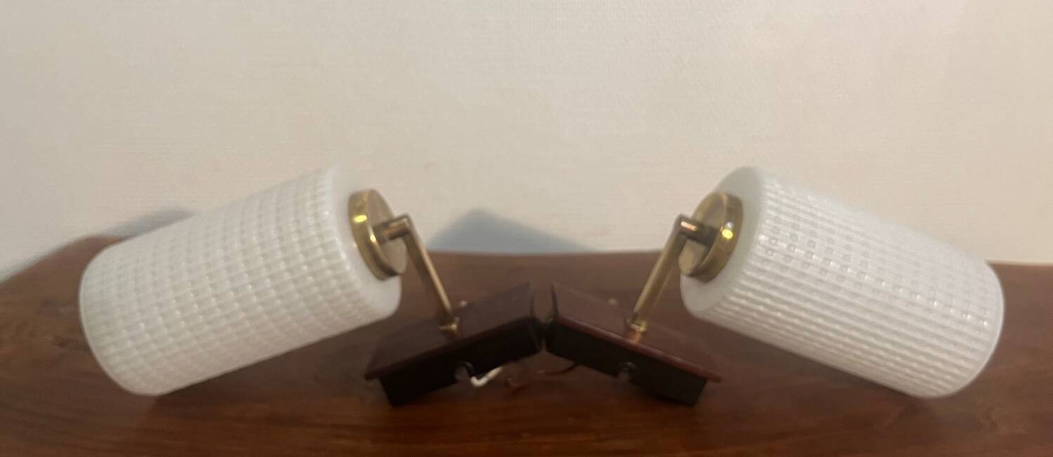 Paire applique murale laiton bois verre opalin année 60