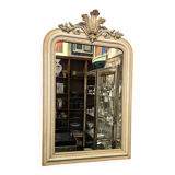 Miroir à fronton sculpté, stuc et bois peint de style Napoléon III - début