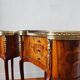 Paire de tables de chevet style Louis XV en bois marqueté