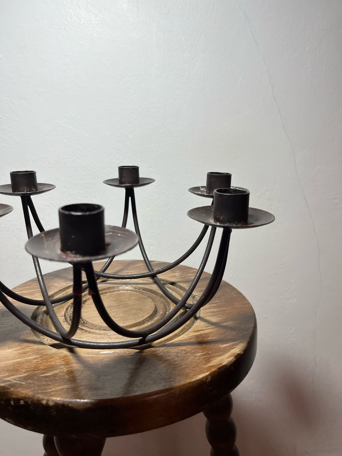 Candle holder with 6 wrought iron lights