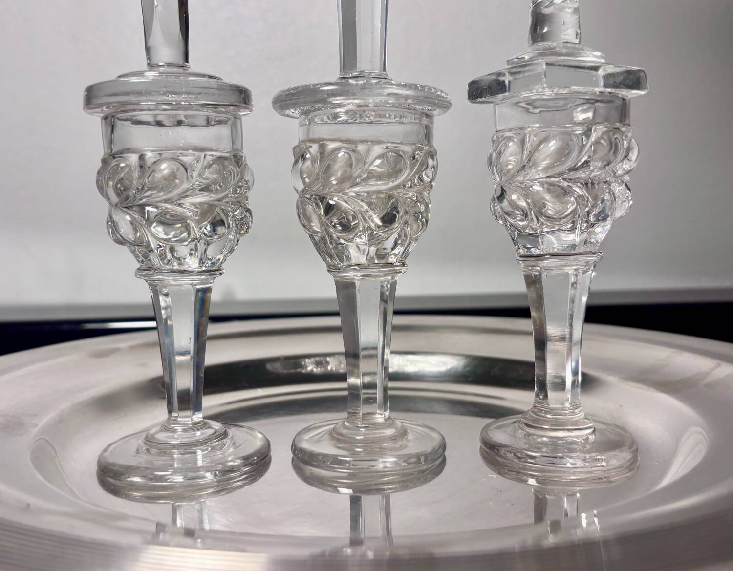 Cabaret set Baccarat 8 glasses and silver plated tray