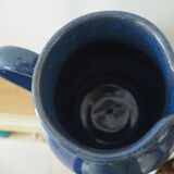 Pichet en céramique – émail de couleur bleu signé J. Normand fait main
