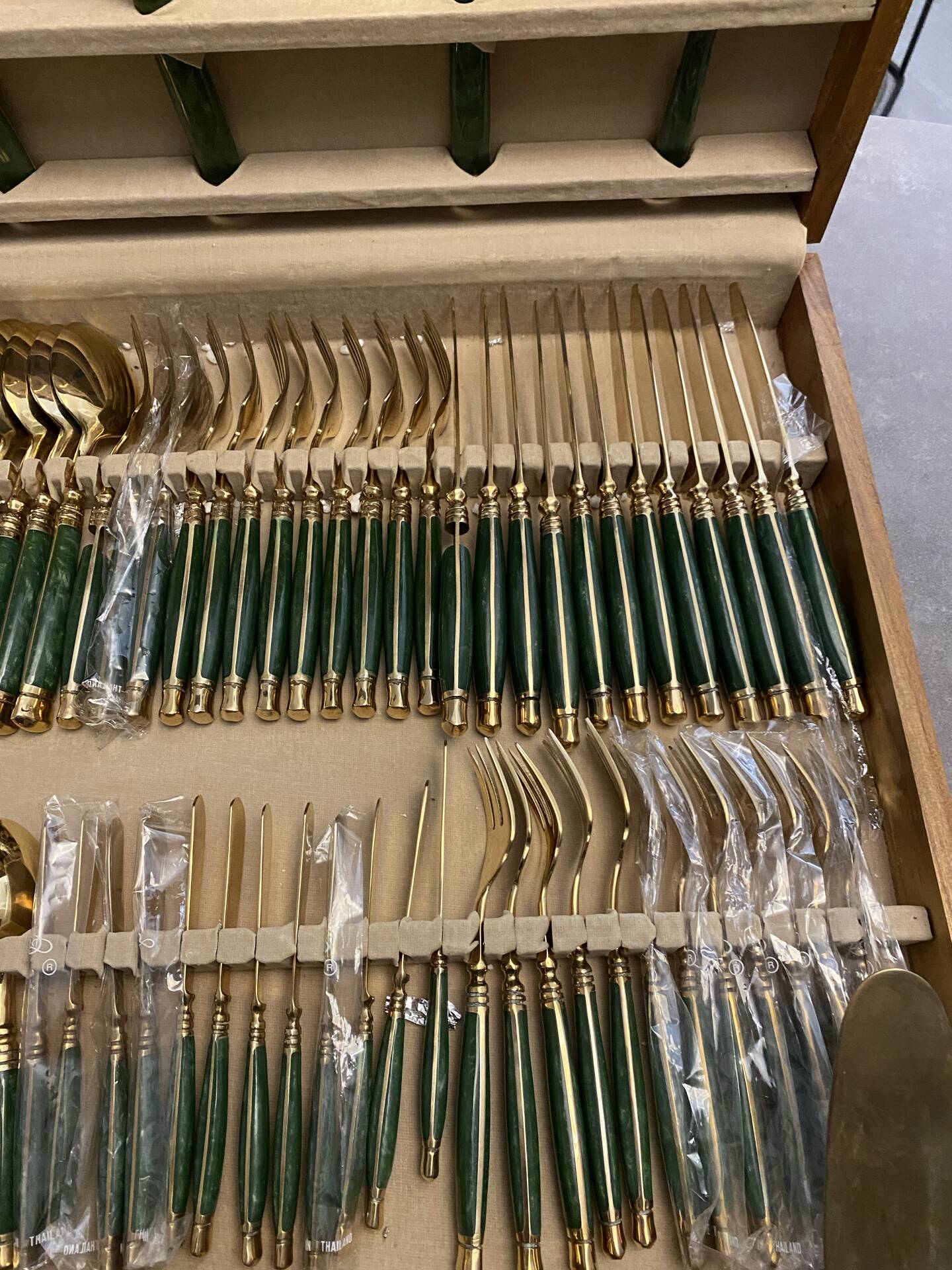 Ménagère Vintage Laiton & Teck Style Mid-Century – 1960/1970 – Manches