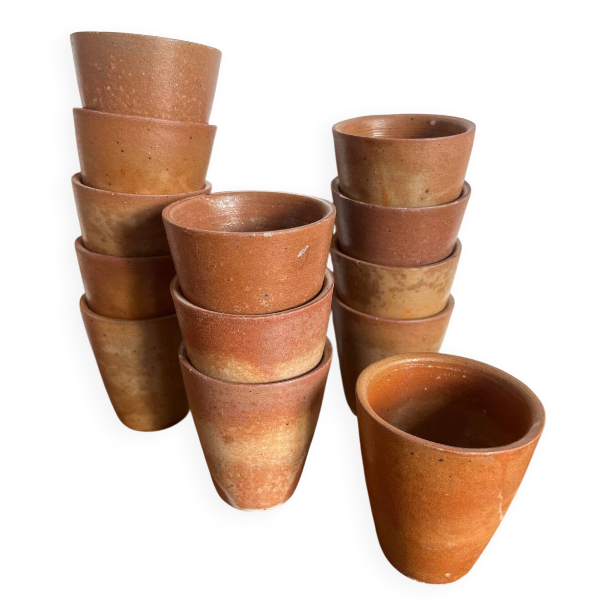 13 tasses à café en grès