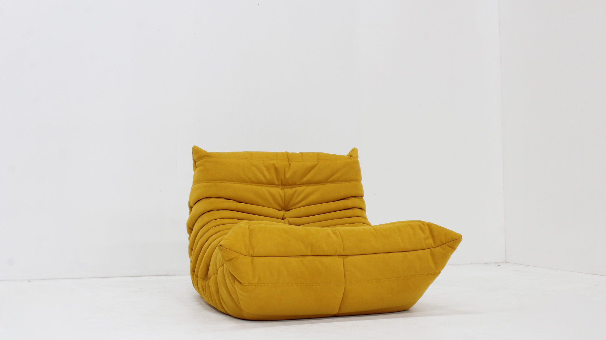 Togo 1-seater armchair Michel Ducaroy Alcantara Ligne Roset
