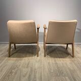 Paire de fauteuils 366, conçus par J. Chierowski